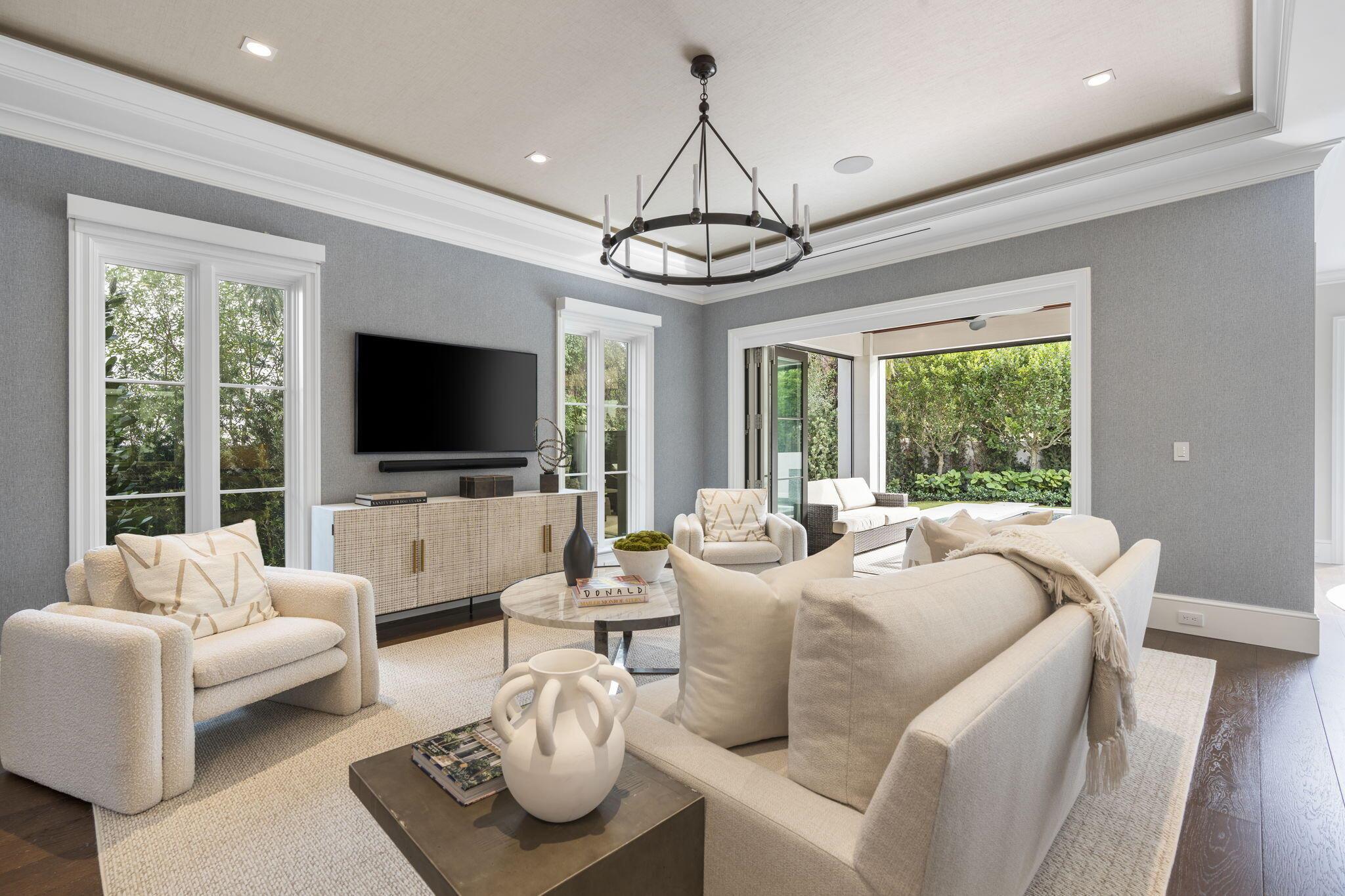 218 Everglade Avenue