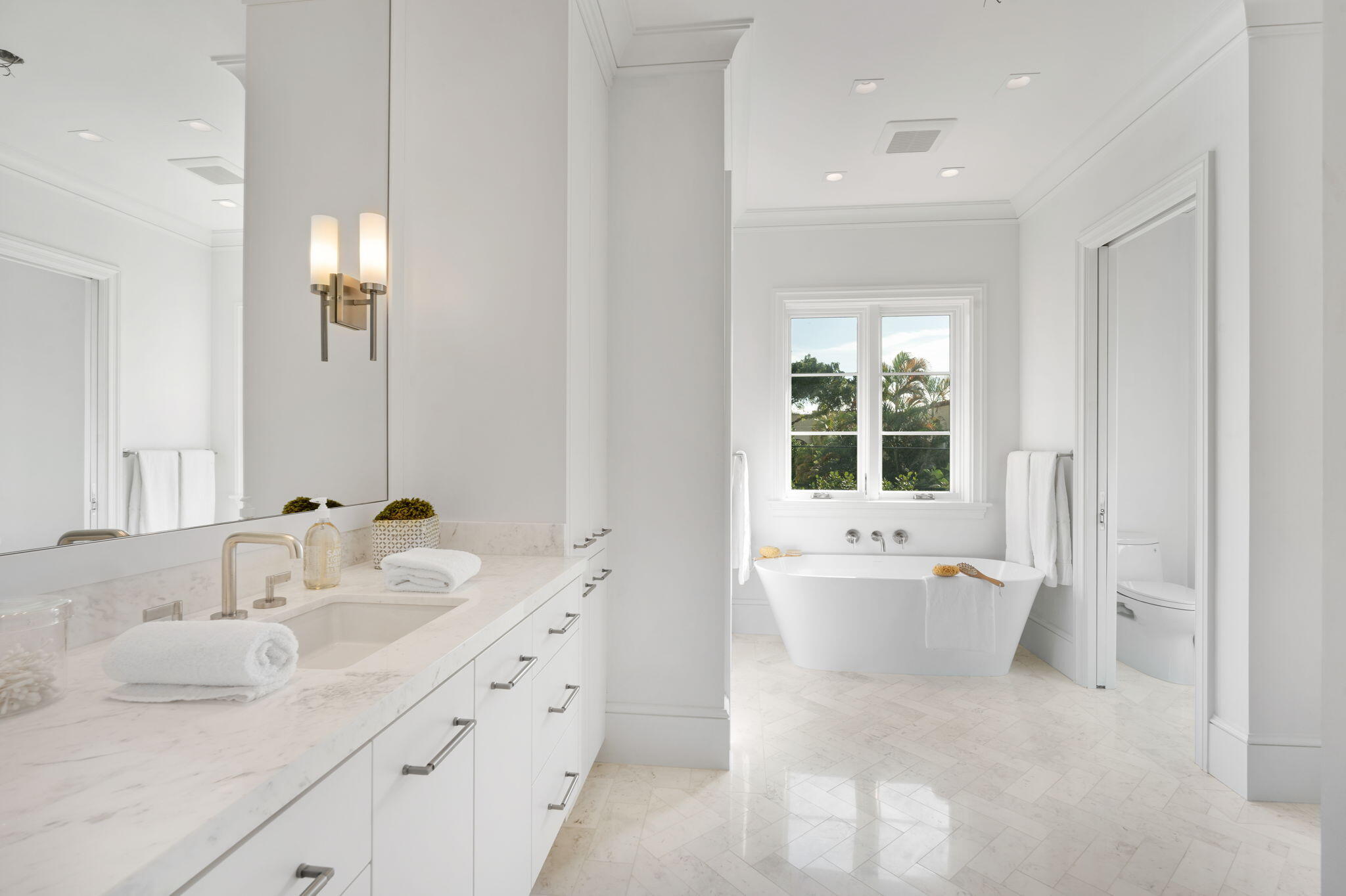 218 Everglade Avenue