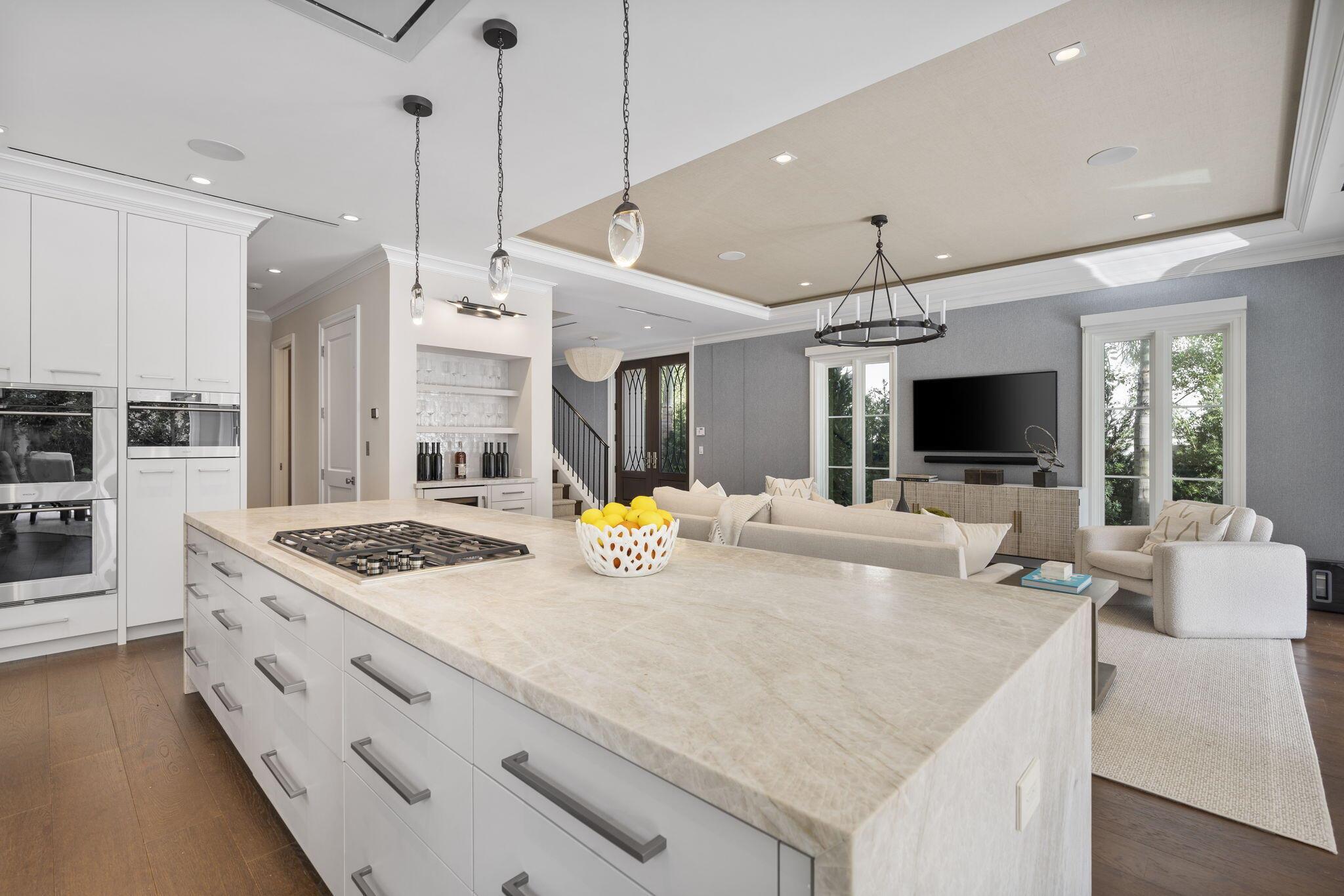 218 Everglade Avenue