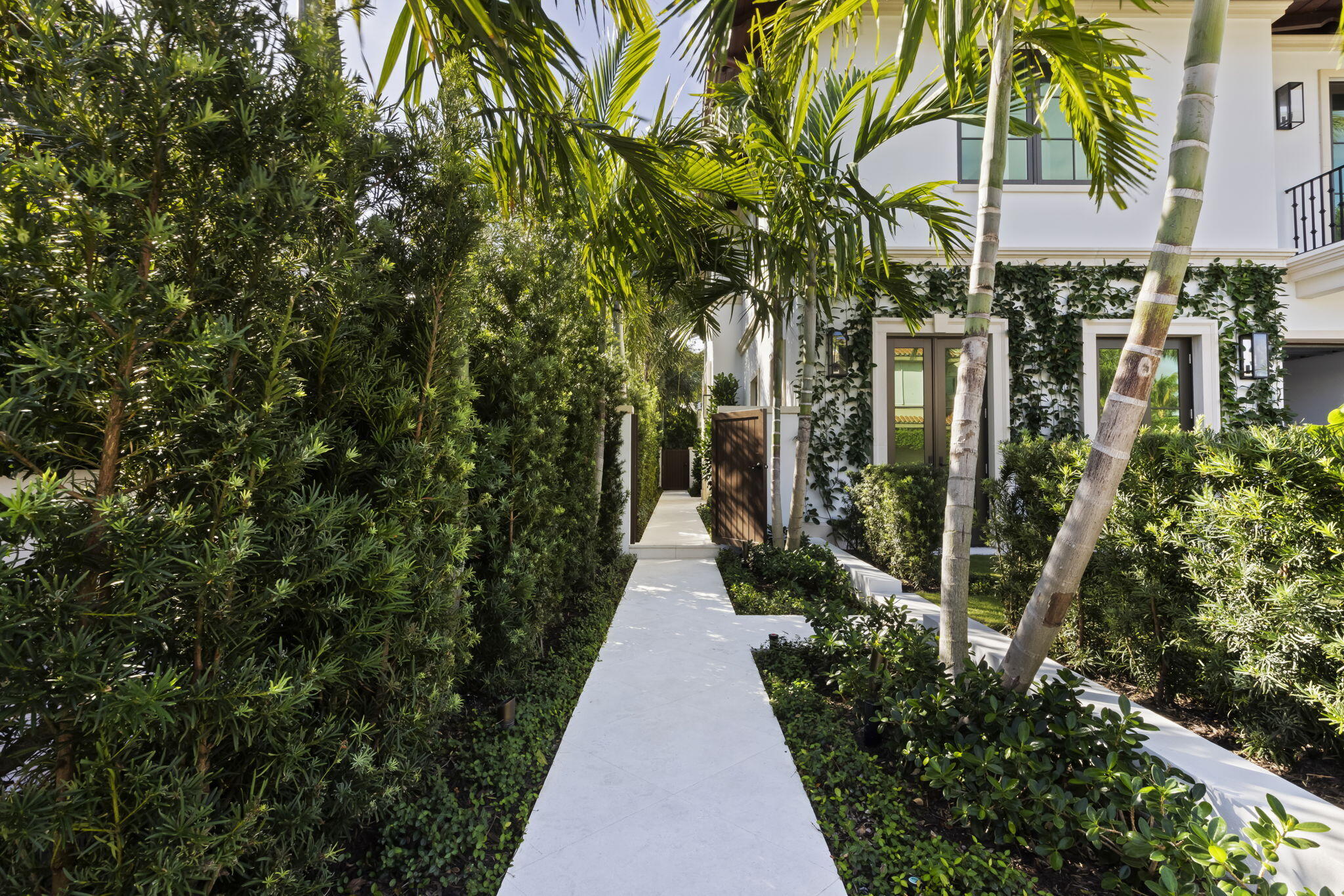 218 Everglade Avenue