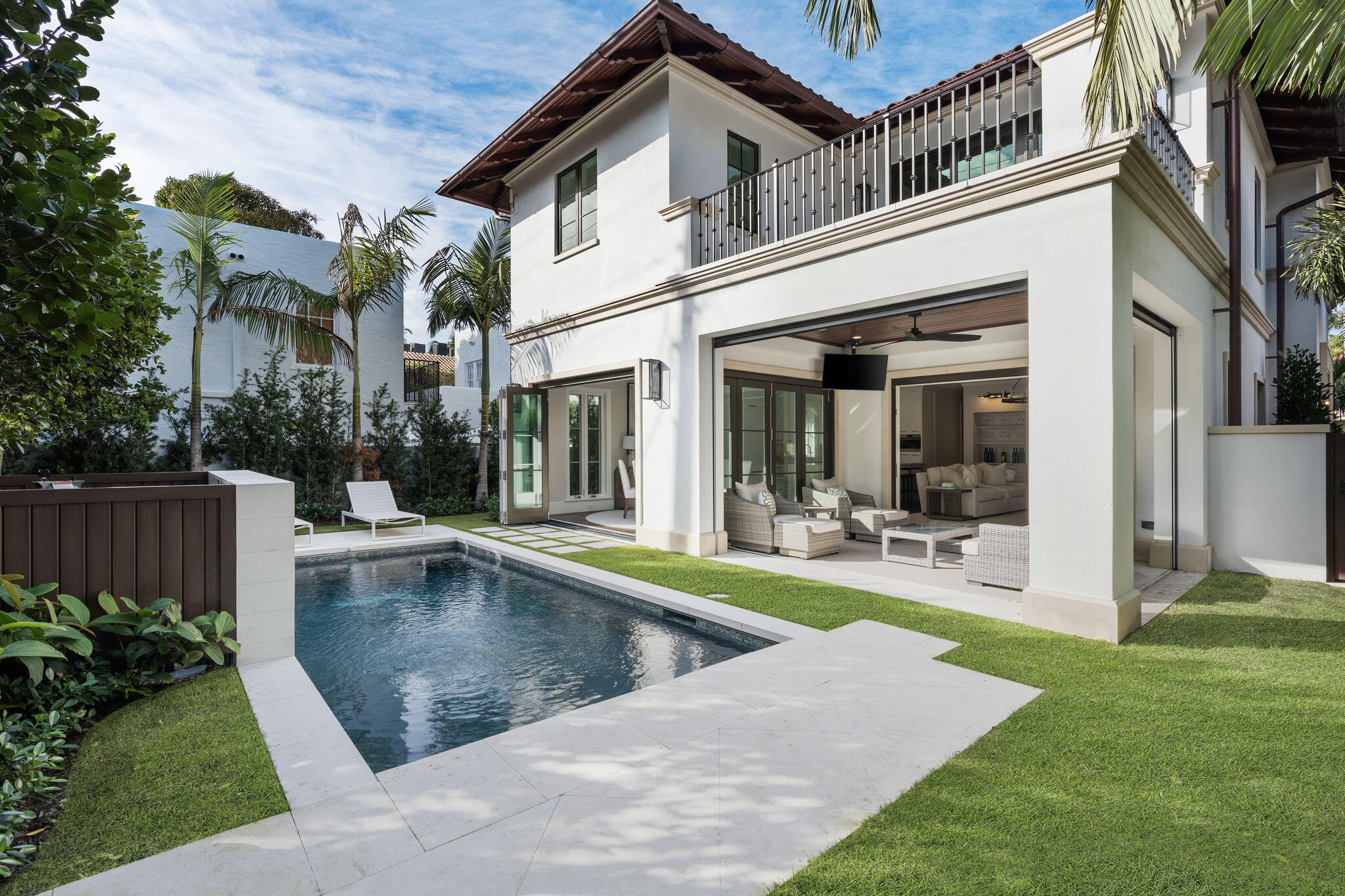 218 Everglade Avenue