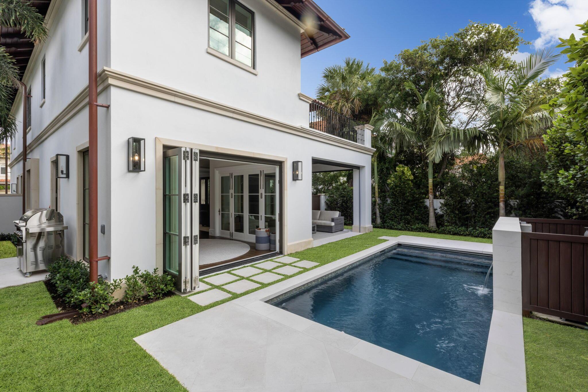 218 Everglade Avenue