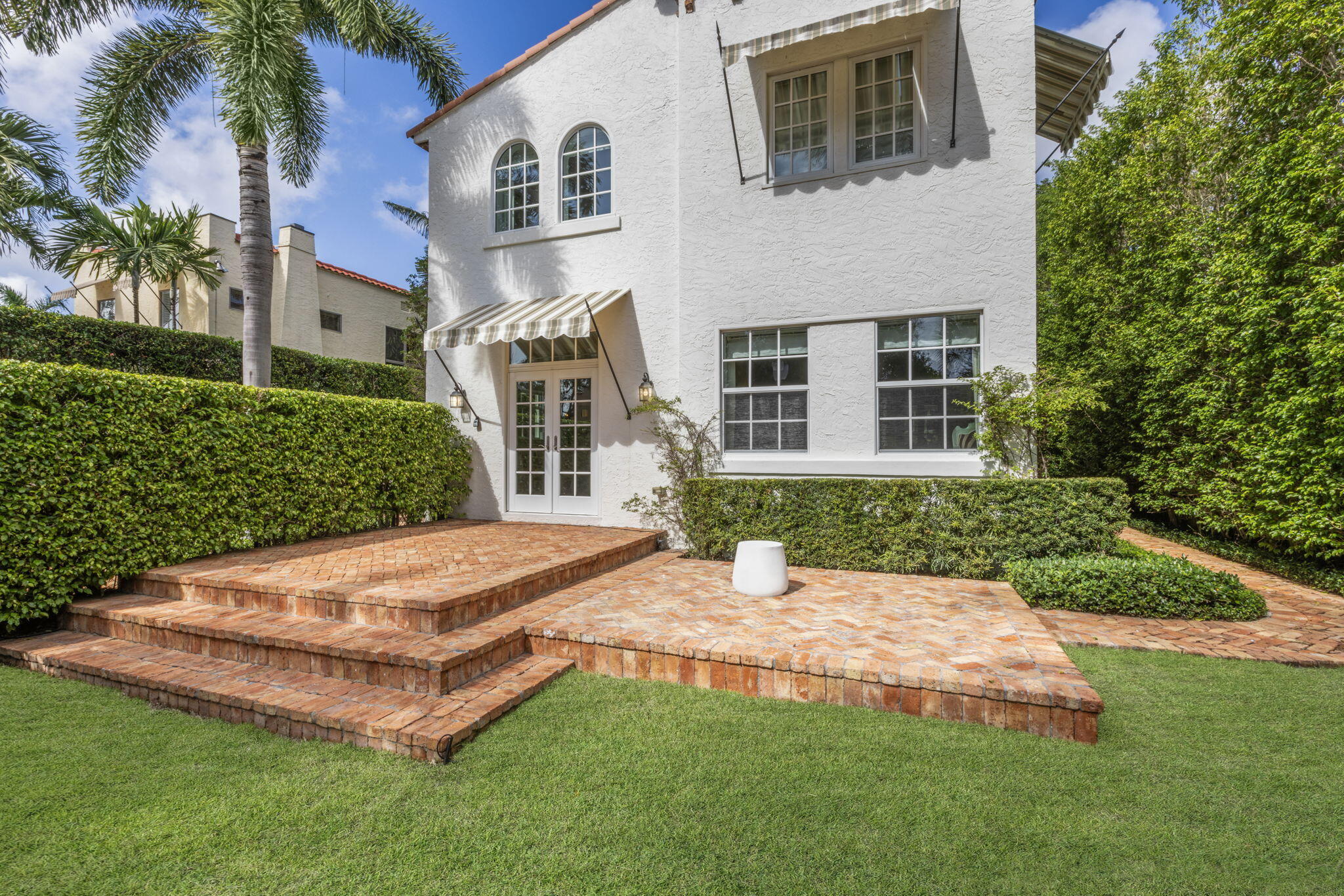 281 Cordova Road