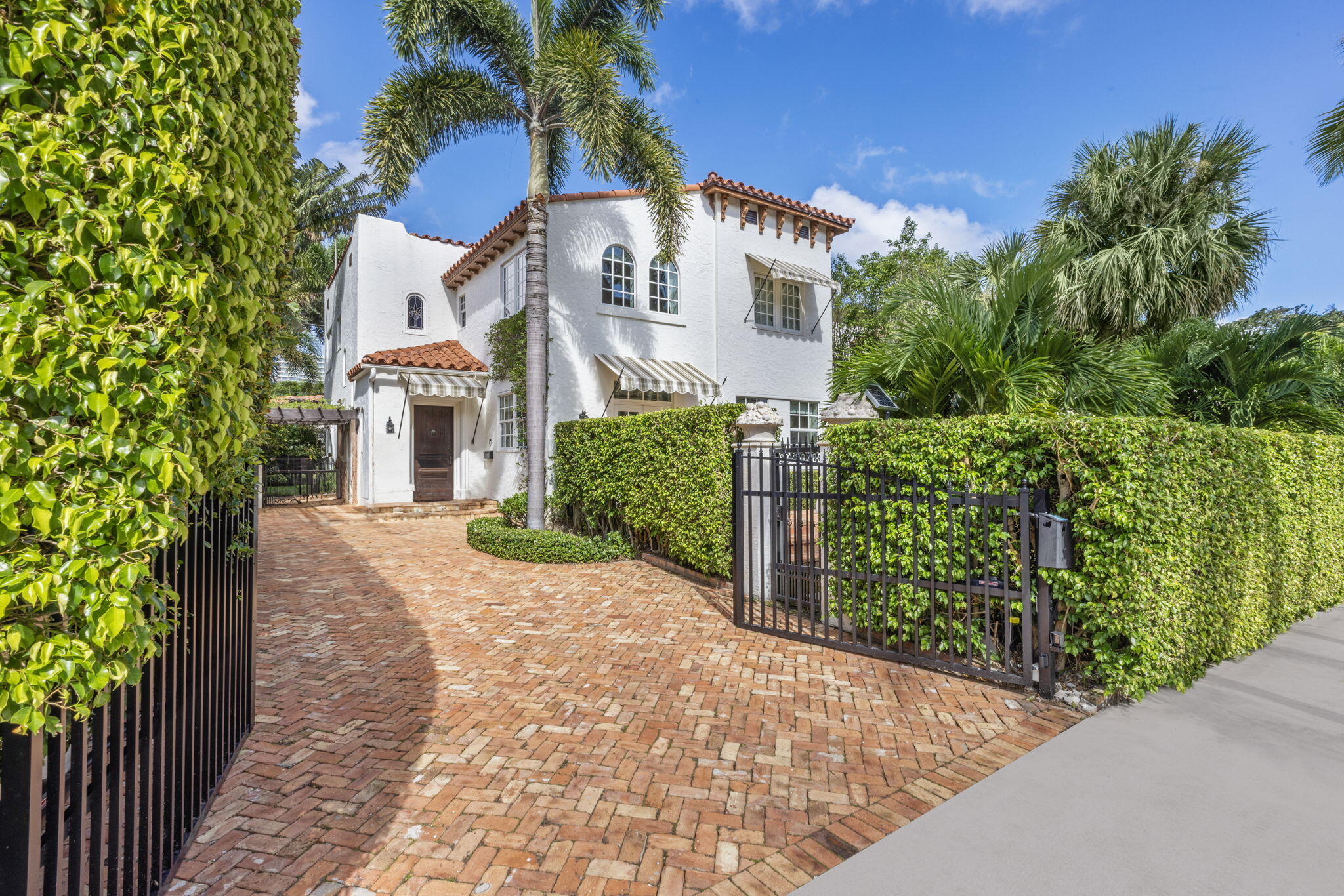 281 Cordova Road