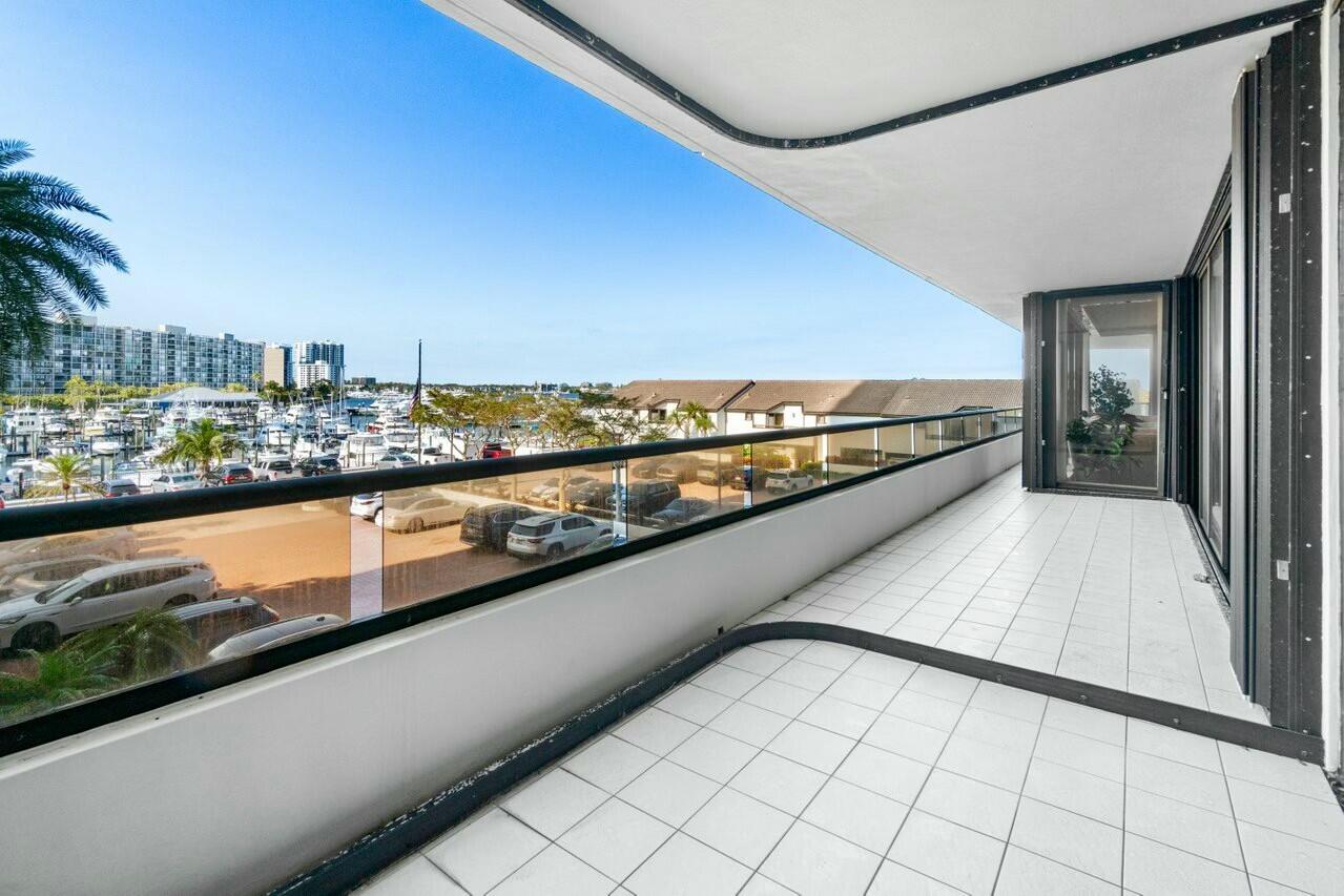 100 Lakeshore Drive 252