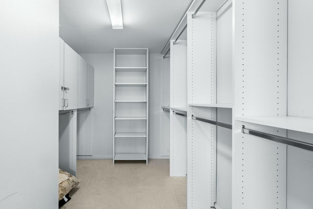 100 Lakeshore Drive 252