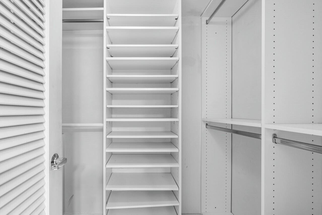 100 Lakeshore Drive 252