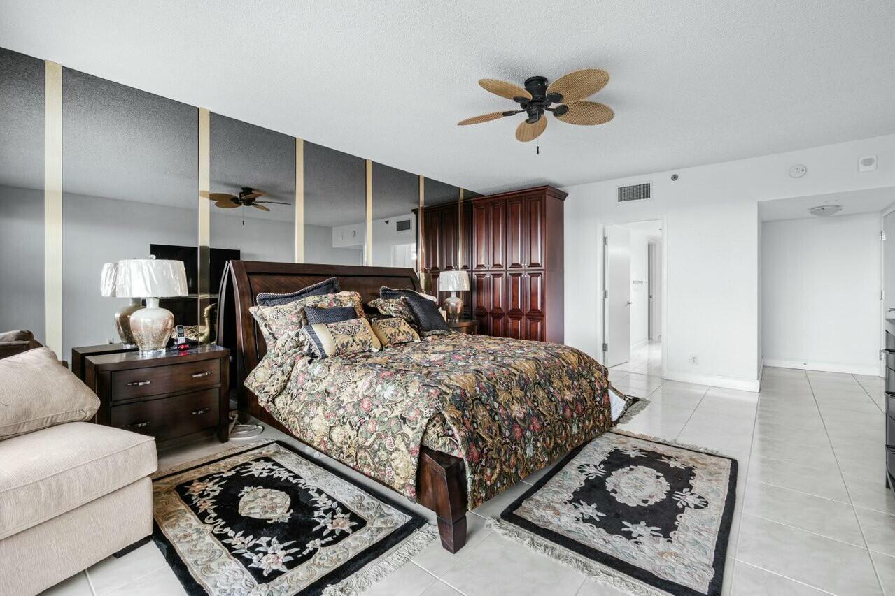 100 Lakeshore Drive 252