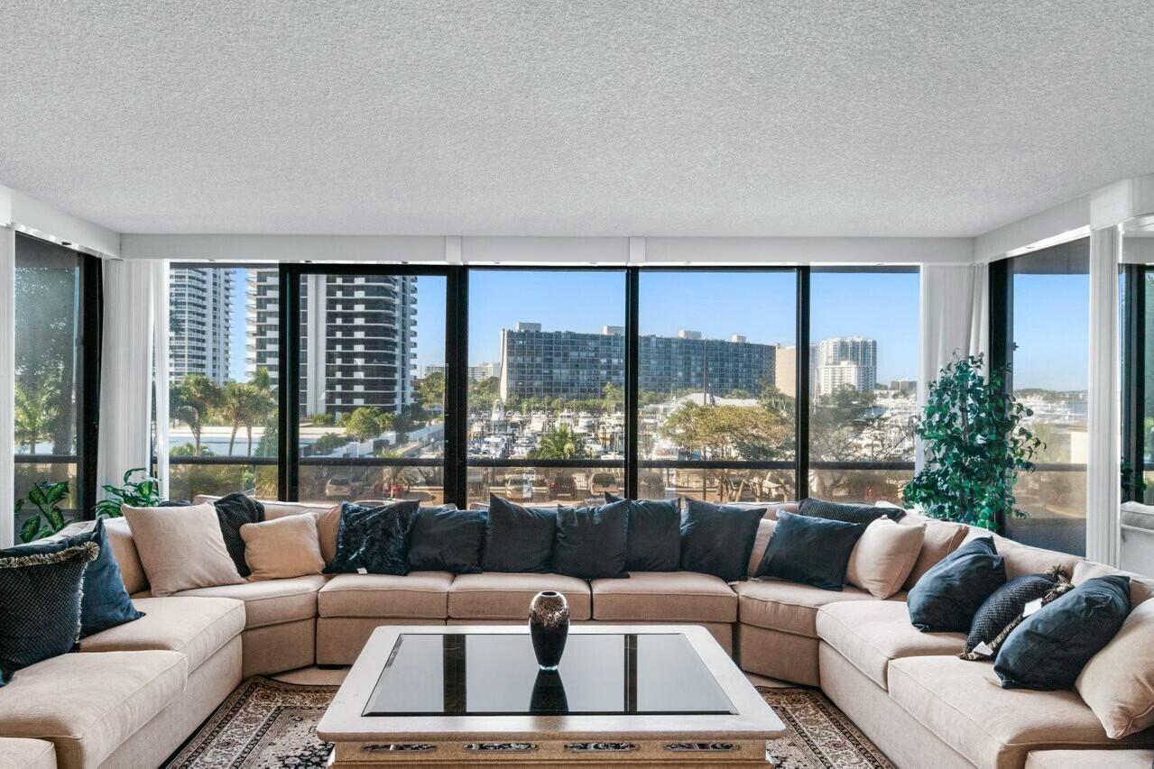 100 Lakeshore Drive 252