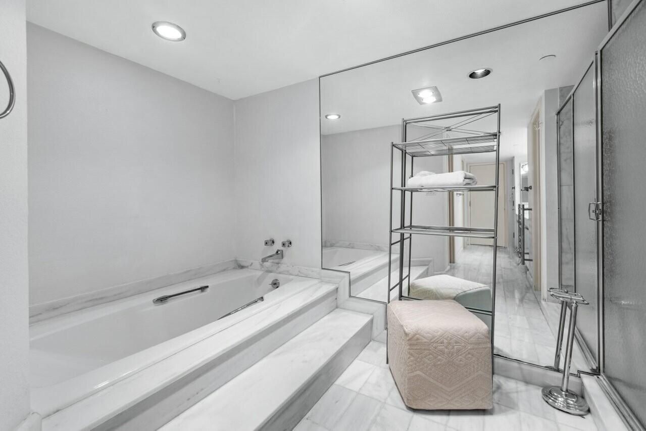 100 Lakeshore Drive 252