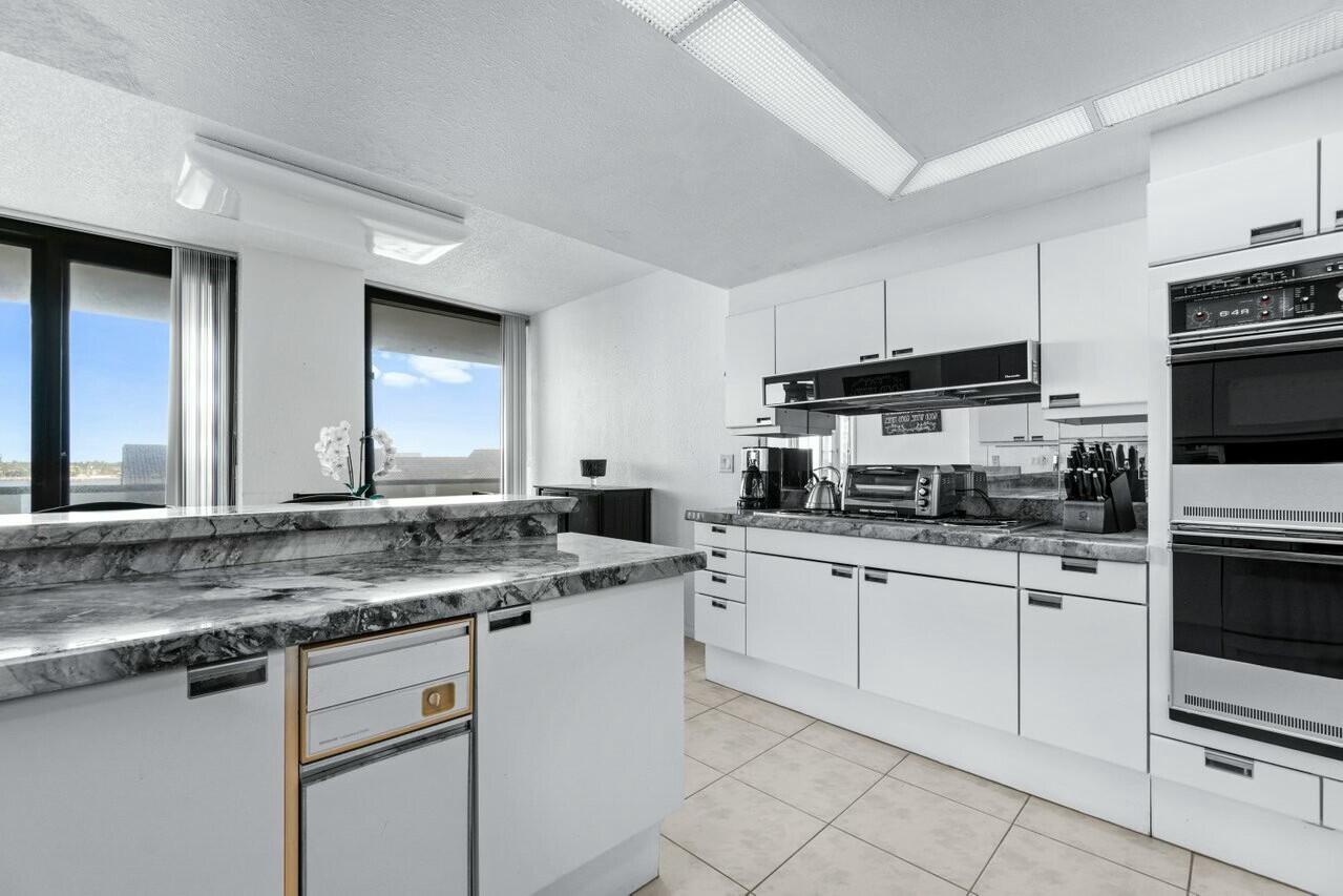 100 Lakeshore Drive 252