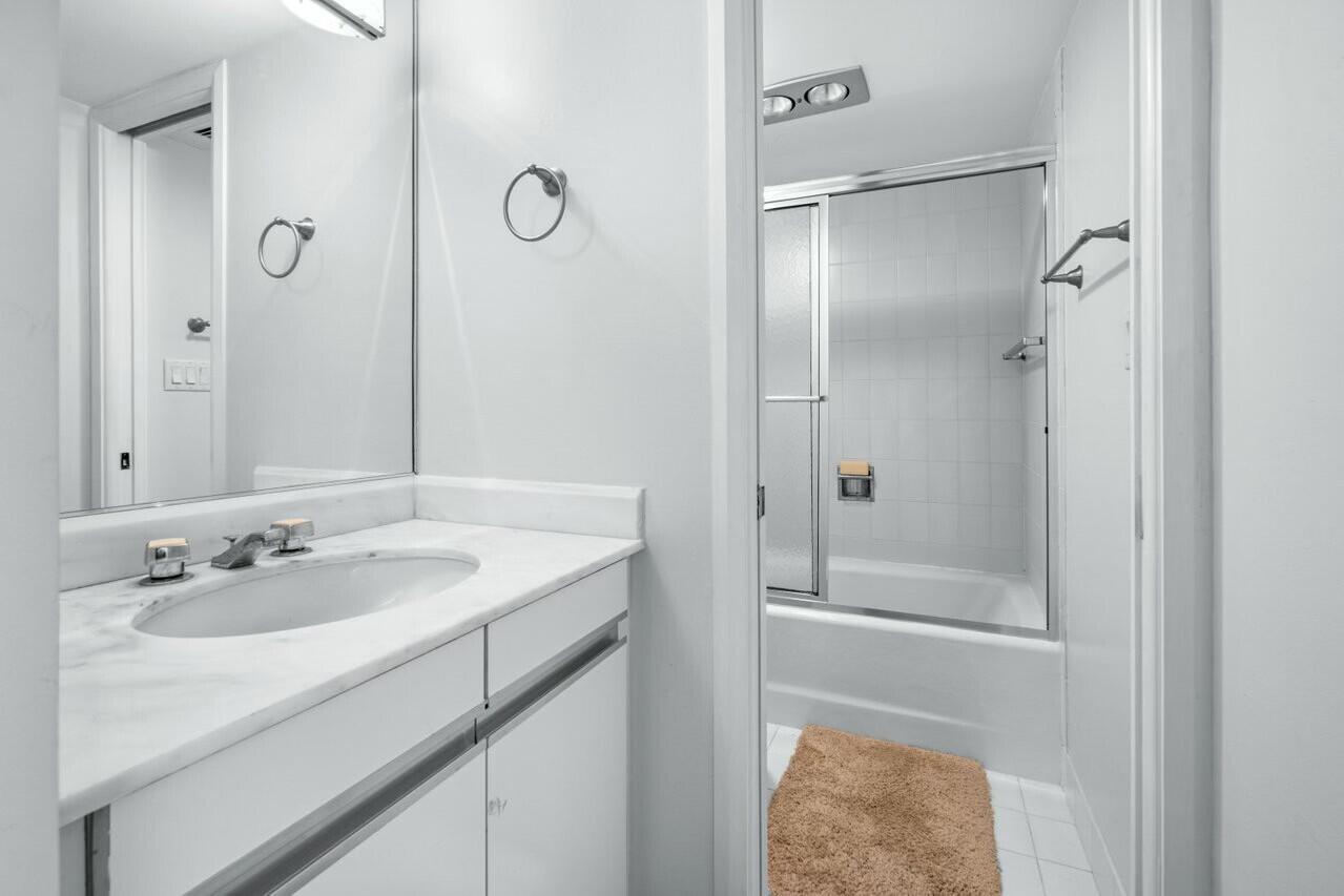 100 Lakeshore Drive 252