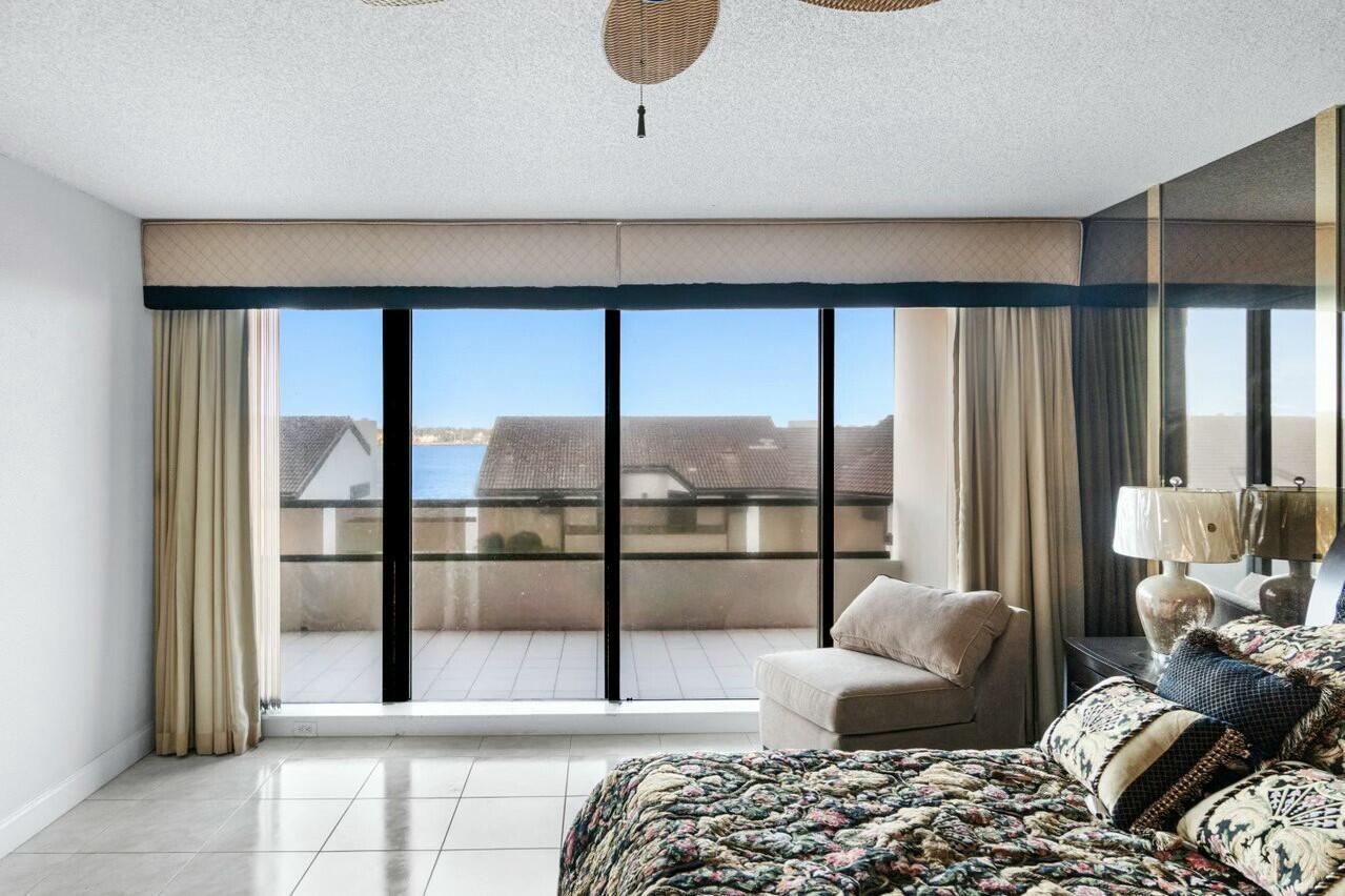 100 Lakeshore Drive 252