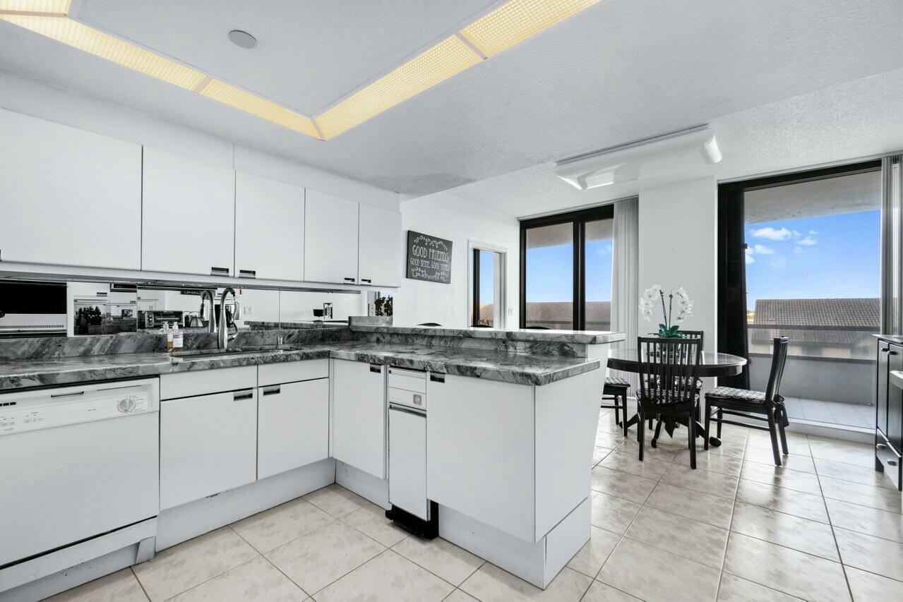 100 Lakeshore Drive 252