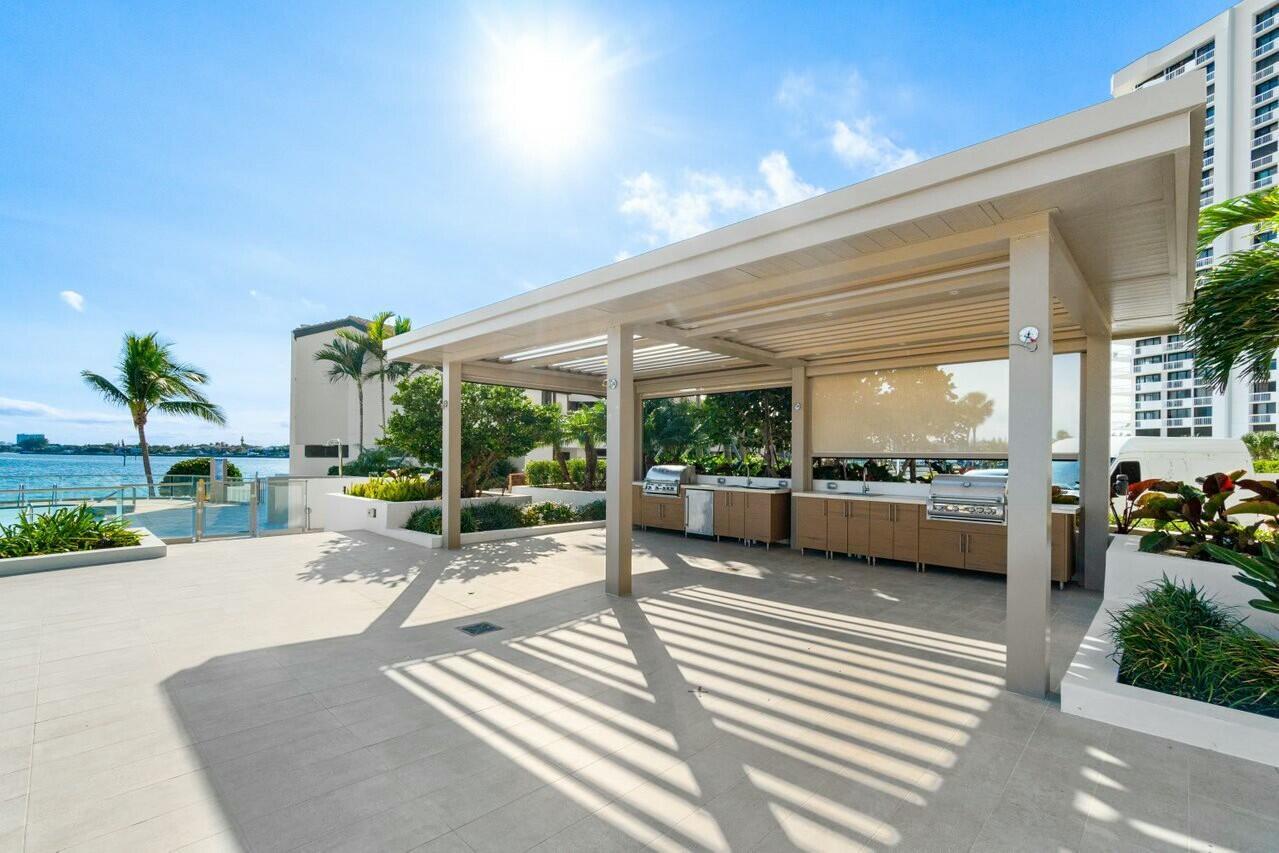 100 Lakeshore Drive 252