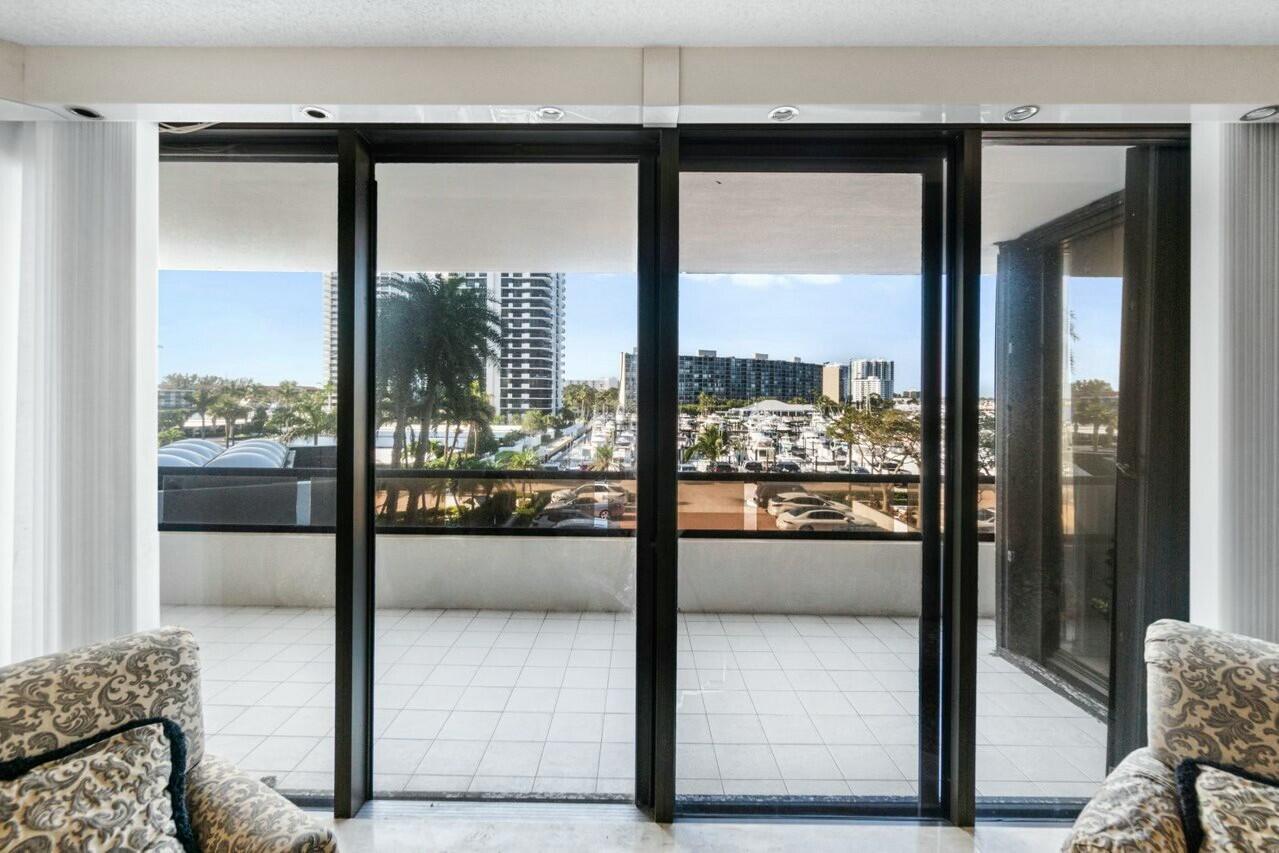 100 Lakeshore Drive 252