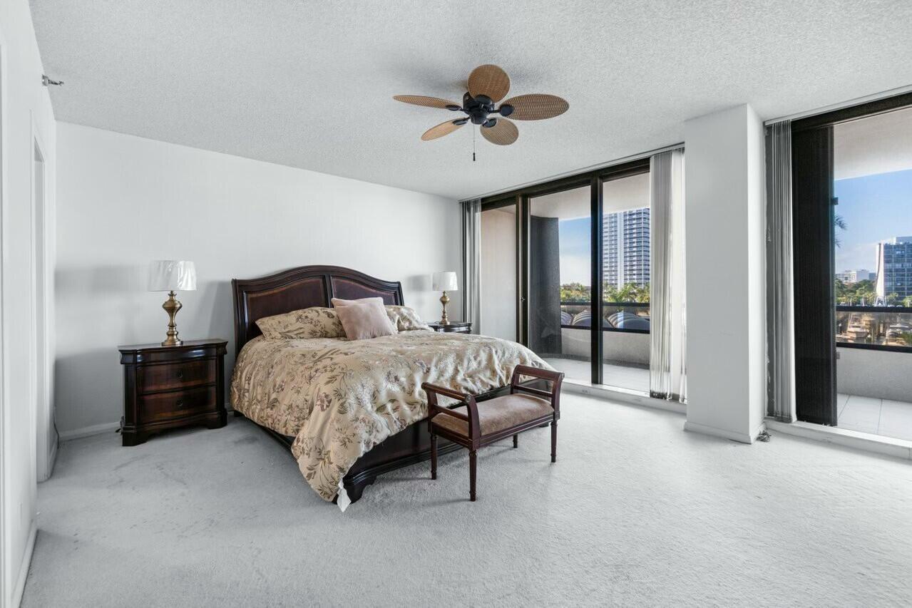 100 Lakeshore Drive 252