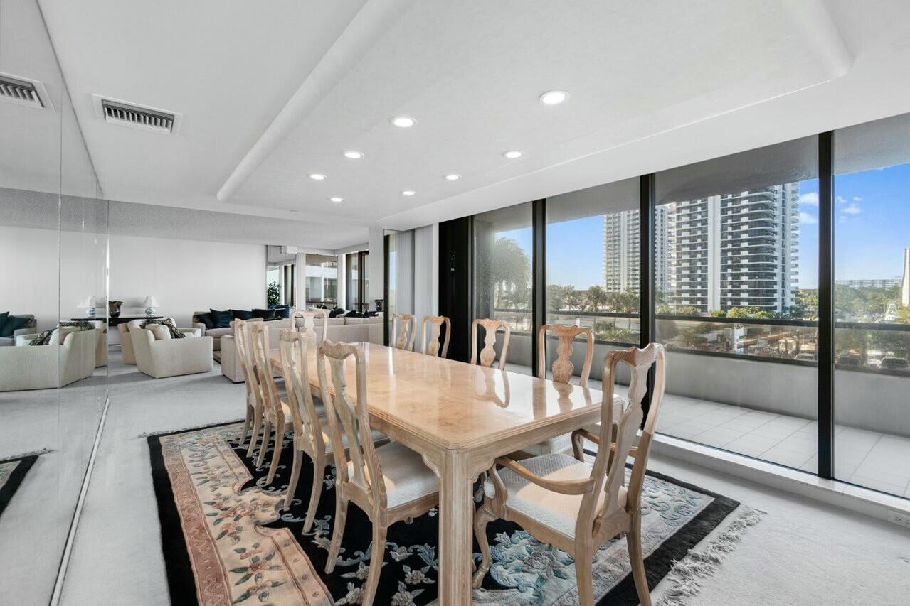 100 Lakeshore Drive 252