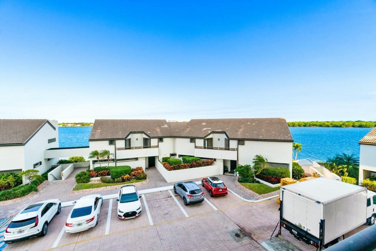100 Lakeshore Drive 252