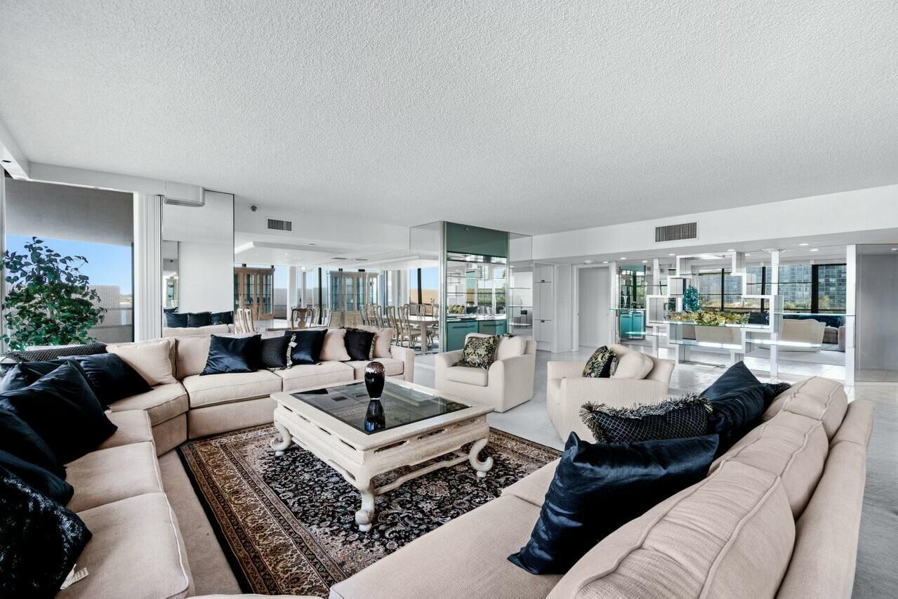 100 Lakeshore Drive 252