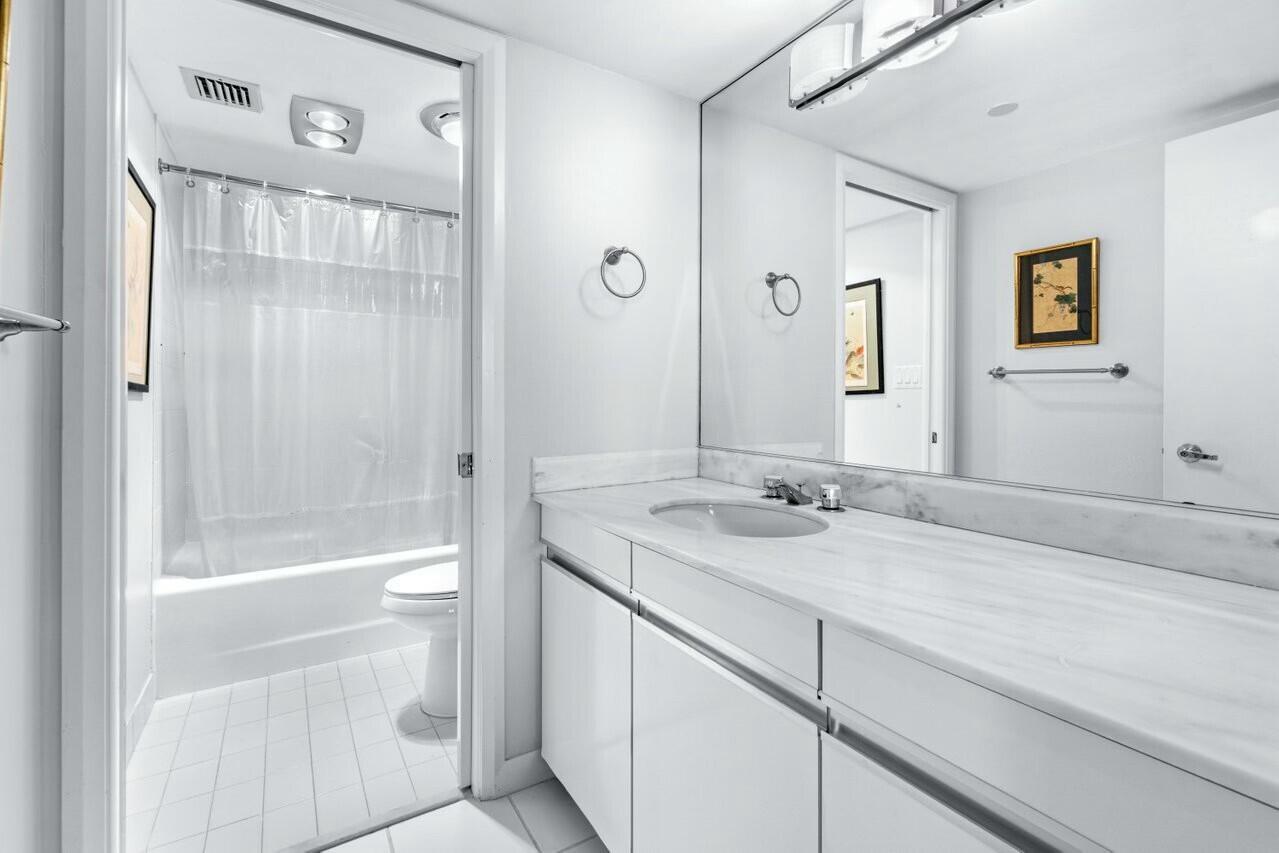 100 Lakeshore Drive 252