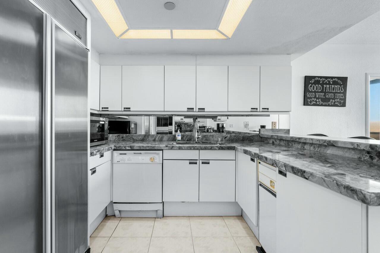 100 Lakeshore Drive 252