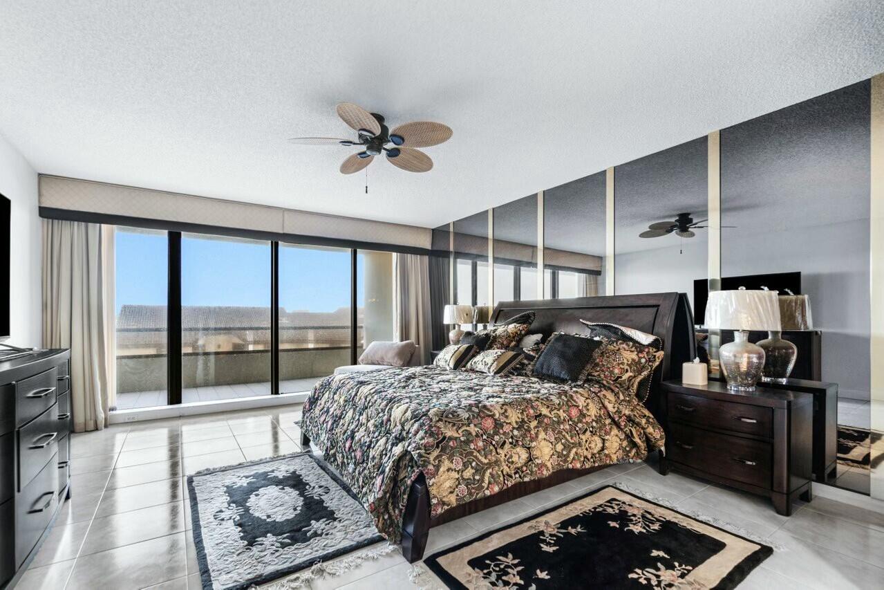 100 Lakeshore Drive 252