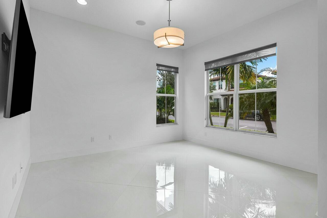 13605 Dumont Road