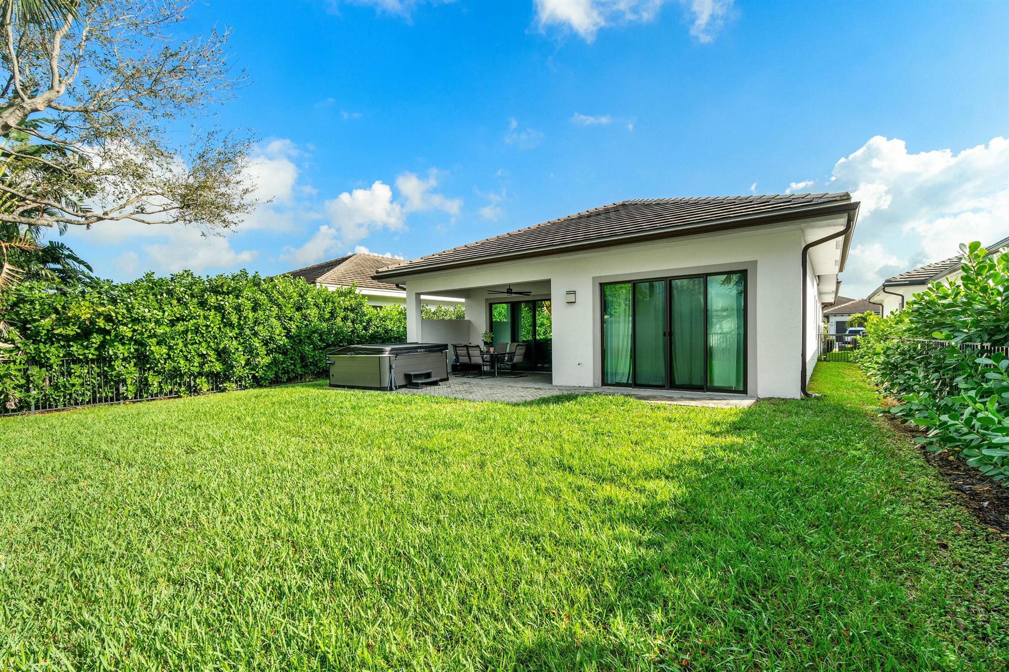 2928 Gin Berry Way