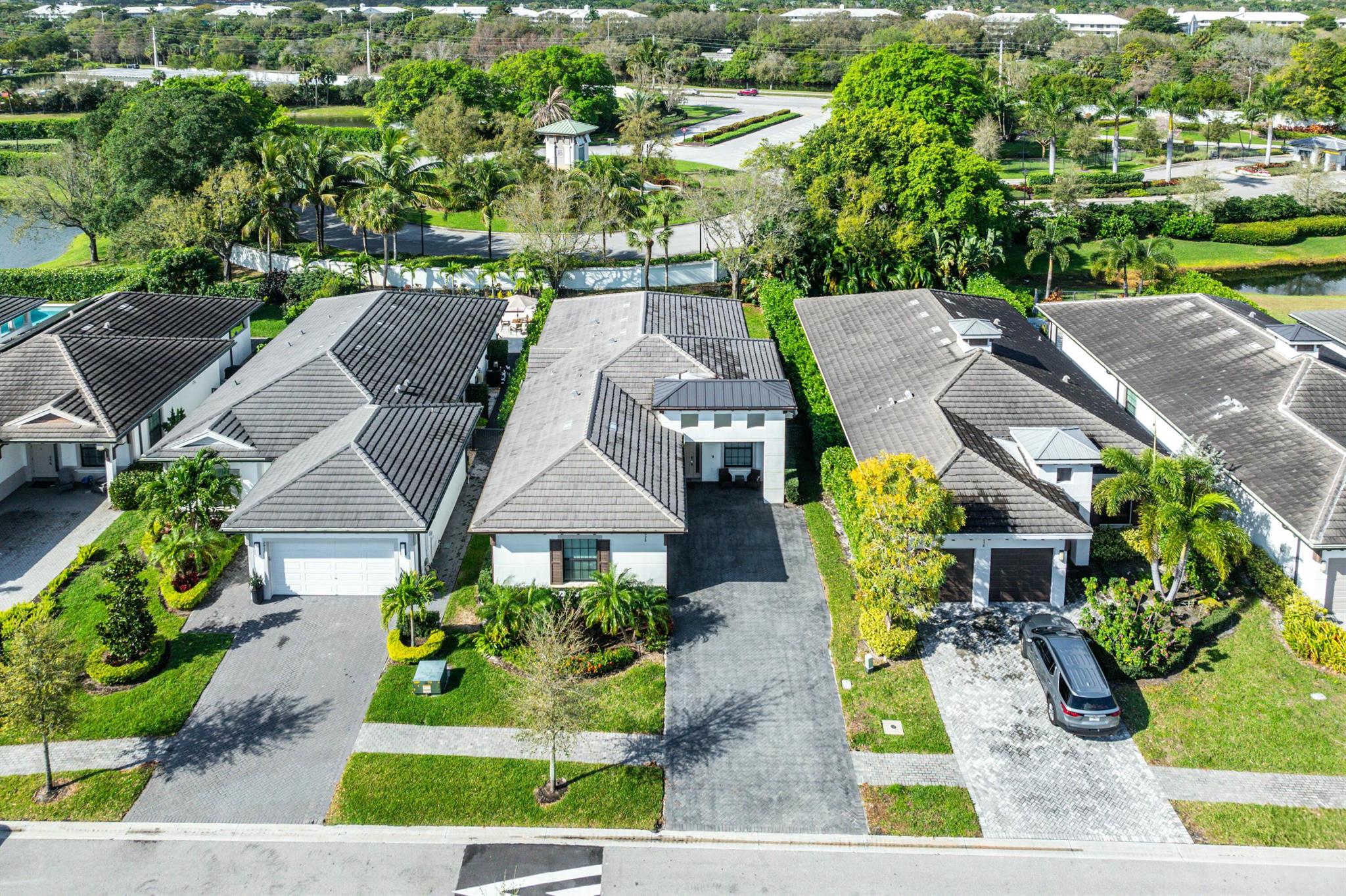 2928 Gin Berry Way