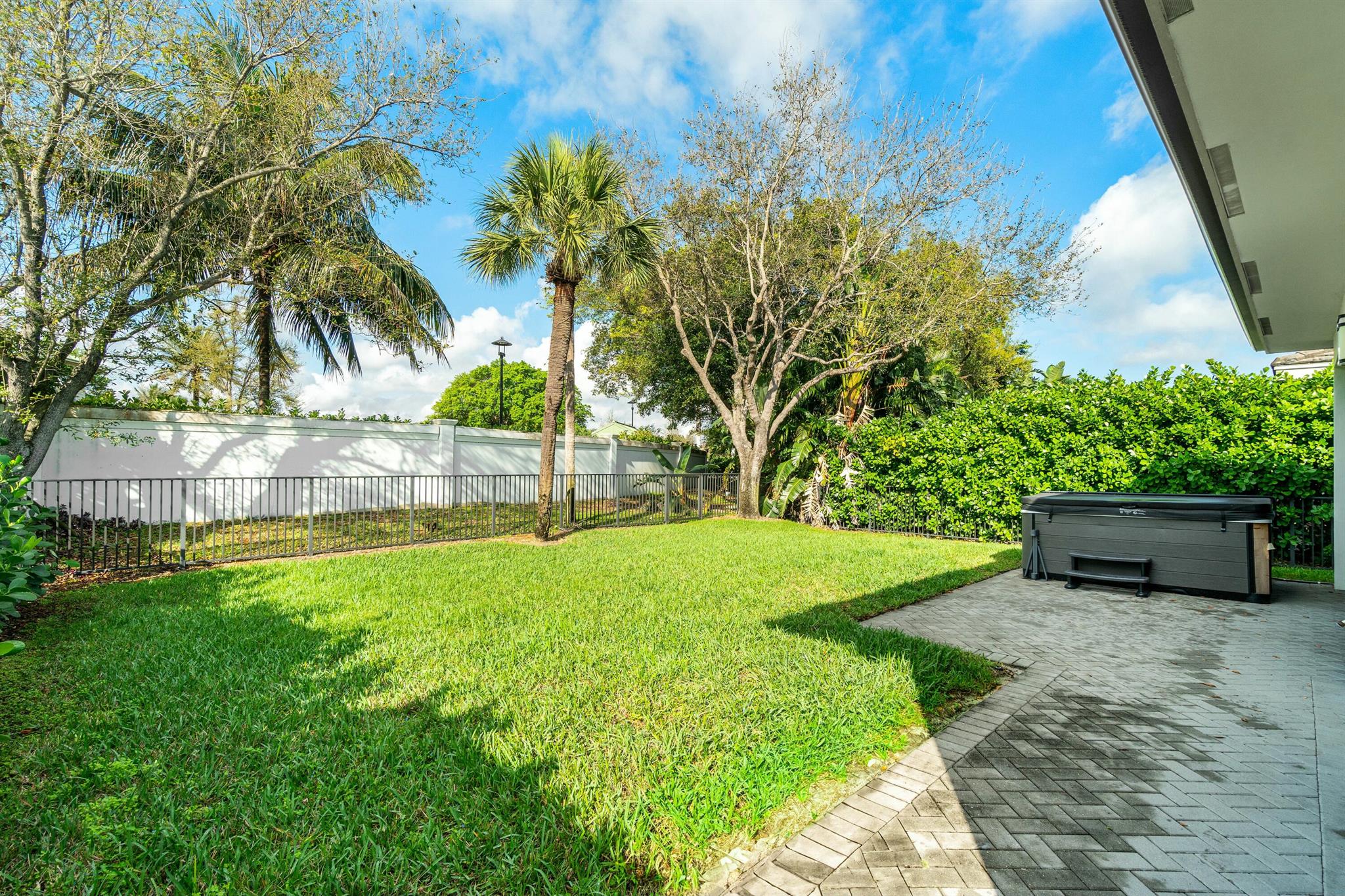 2928 Gin Berry Way