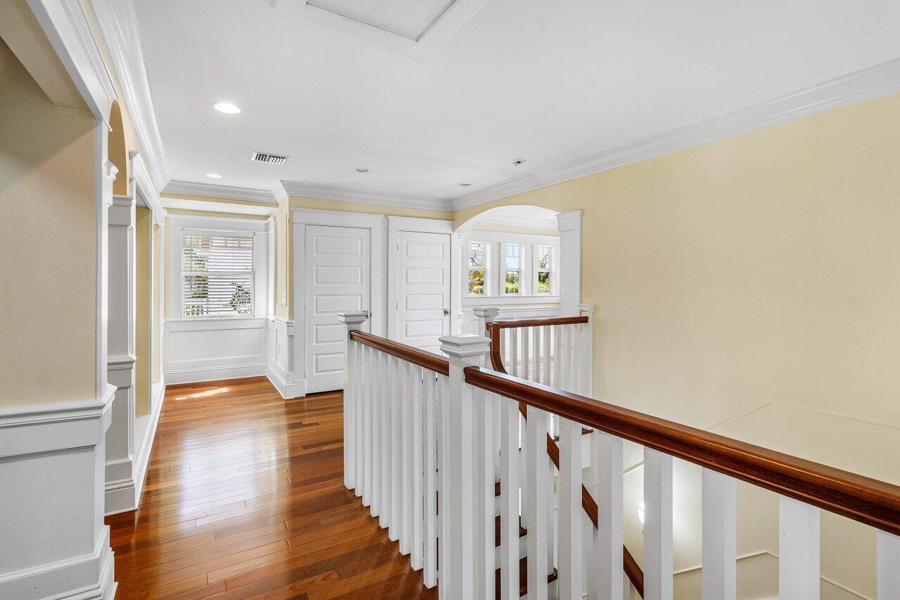 215 Vallette Way