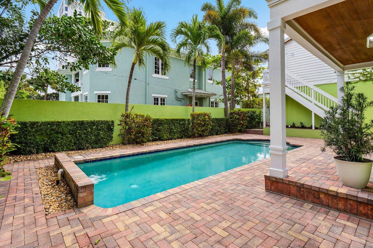 215 Vallette Way