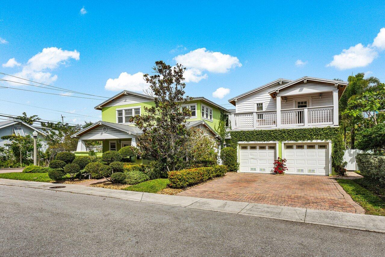 215 Vallette Way