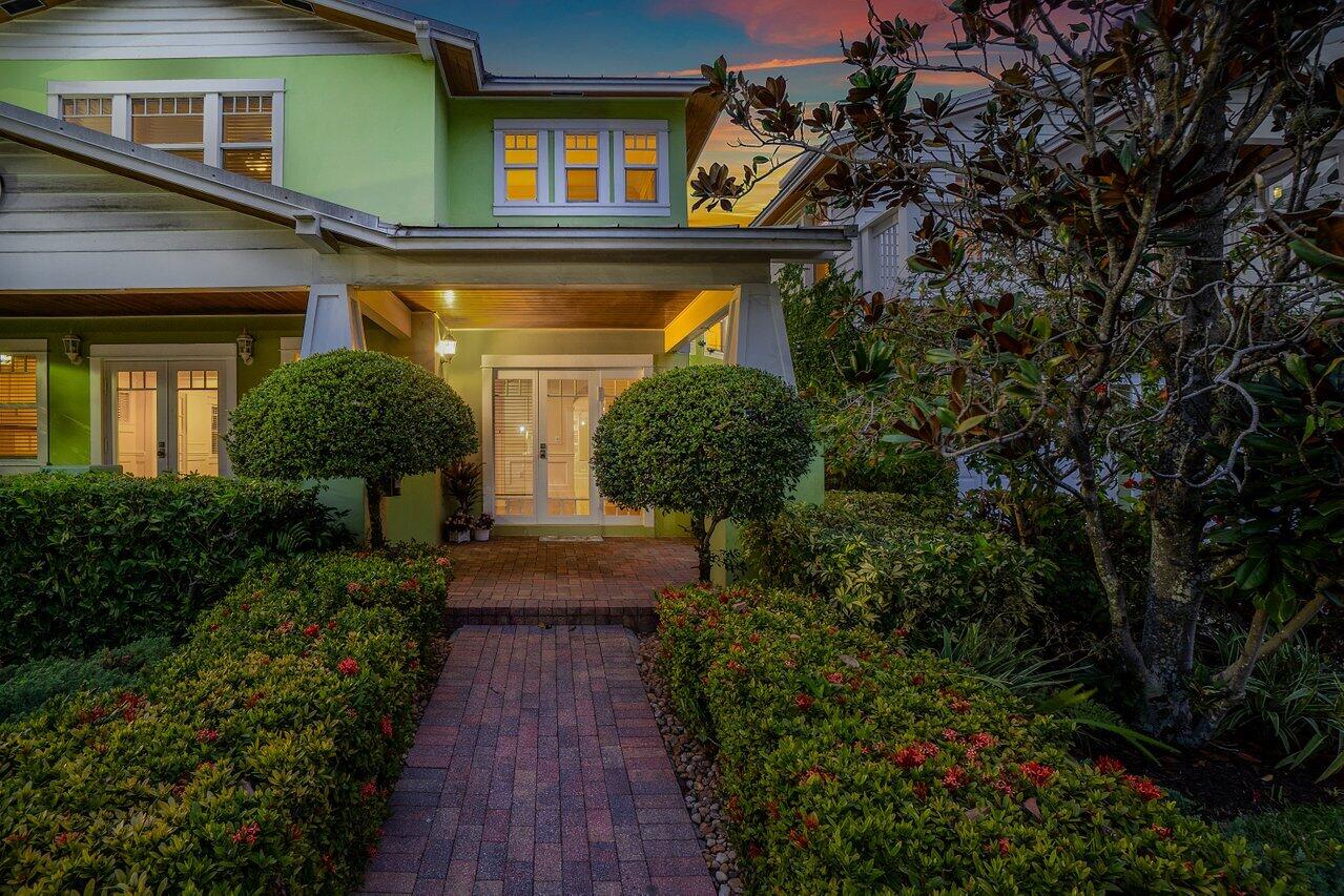 215 Vallette Way