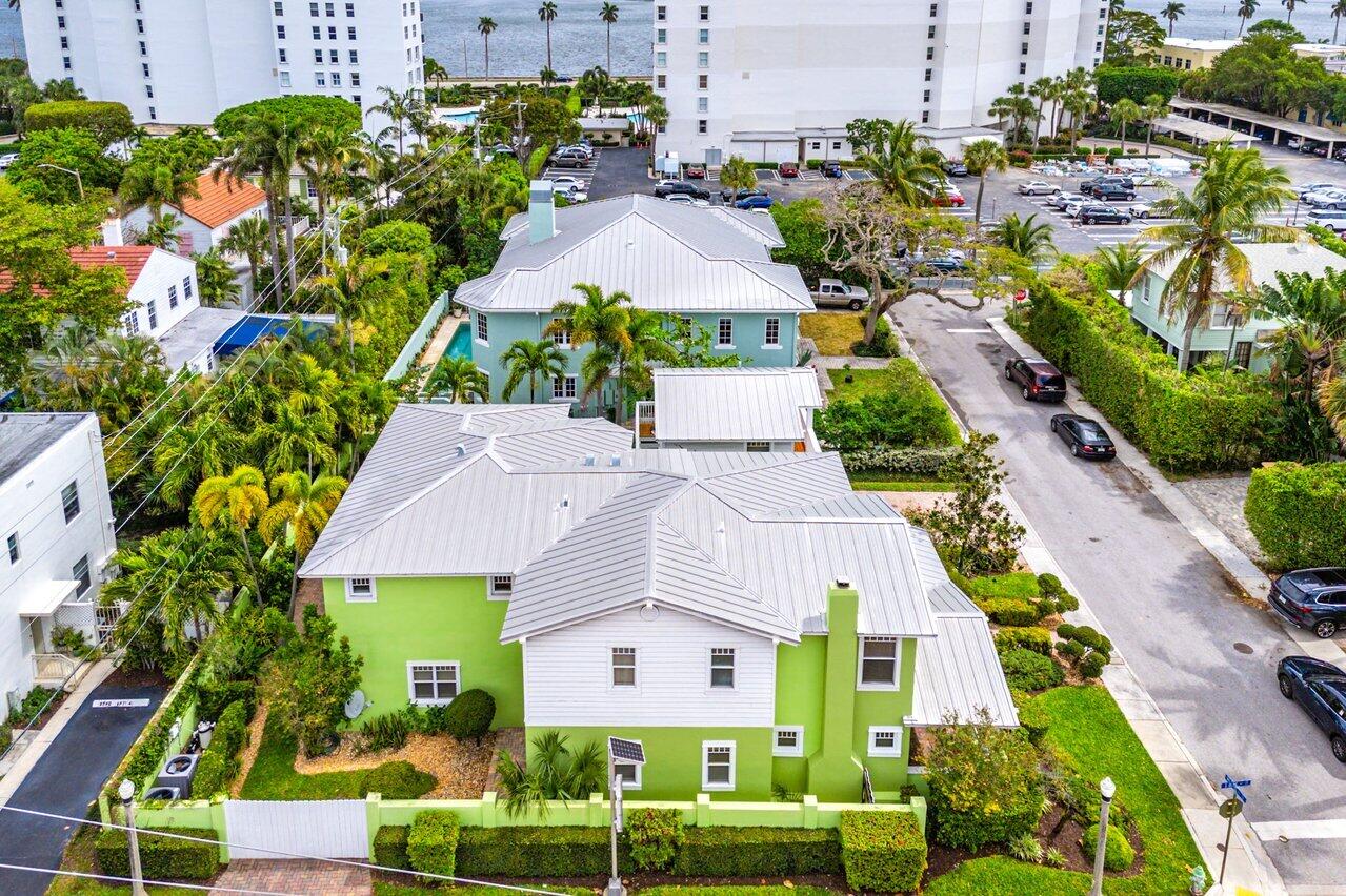 215 Vallette Way