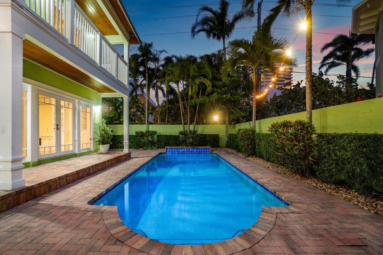 215 Vallette Way