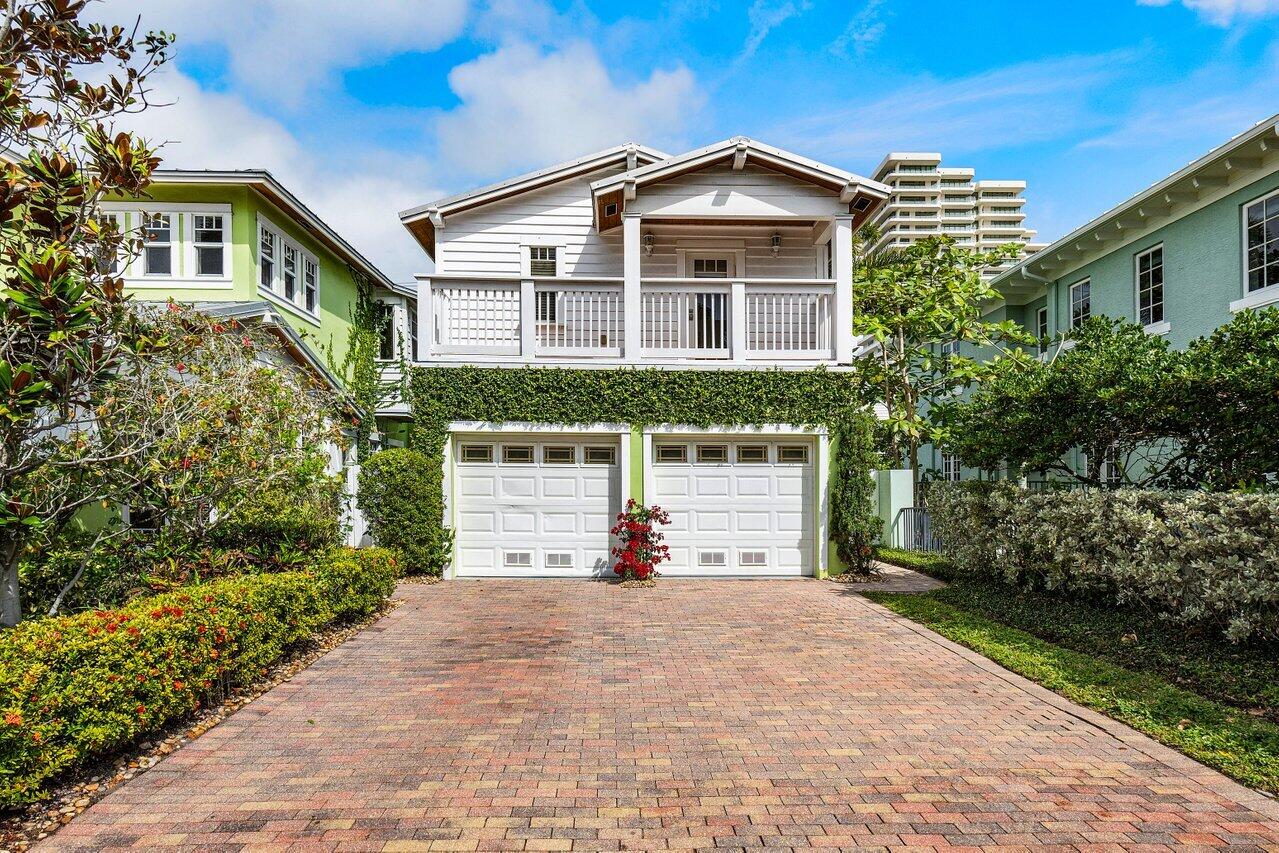 215 Vallette Way