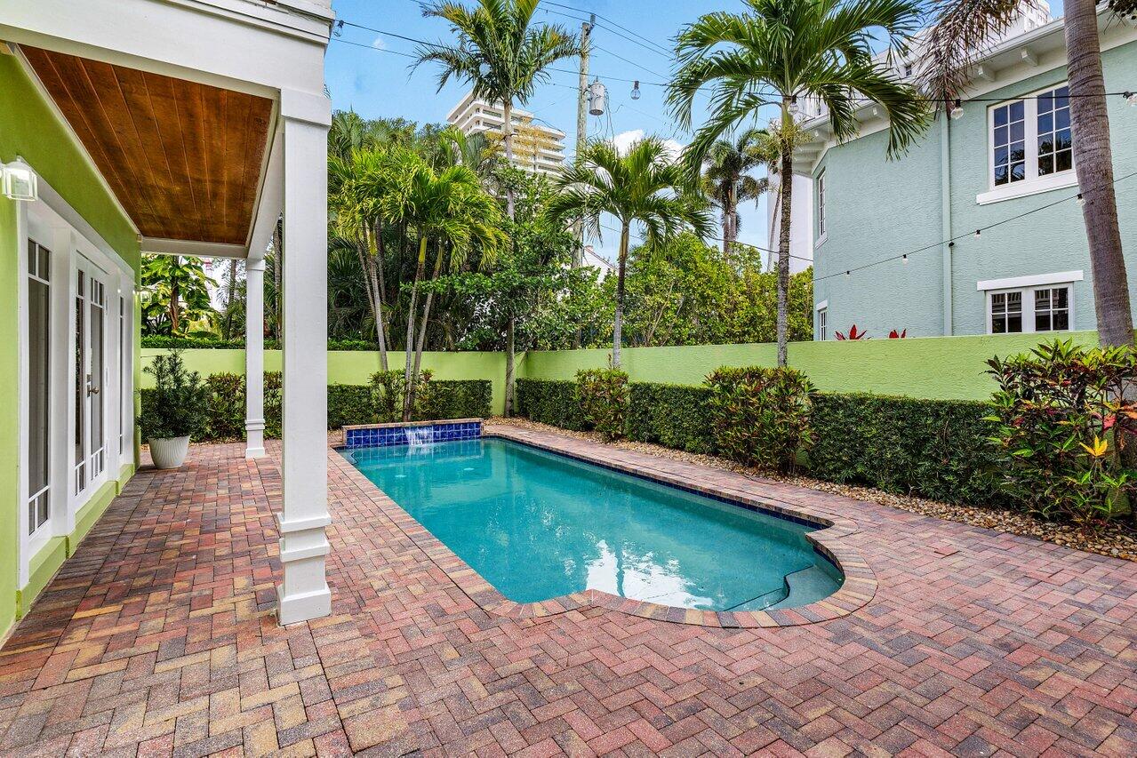 215 Vallette Way