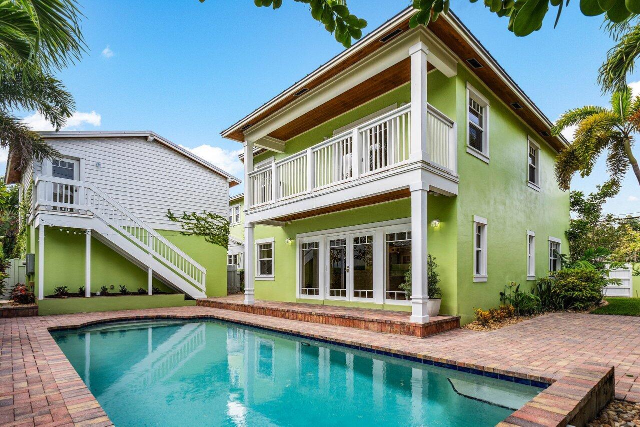 215 Vallette Way