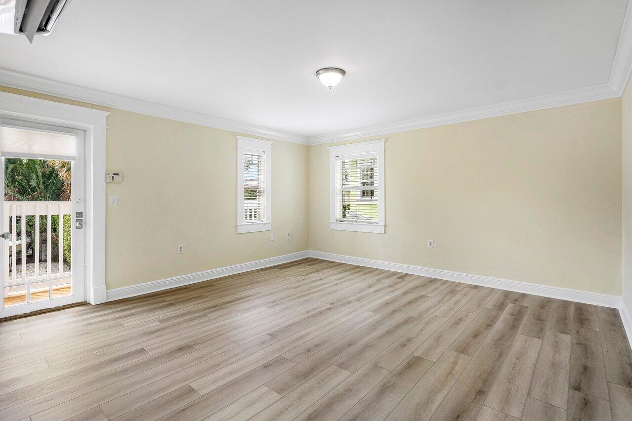 215 Vallette Way