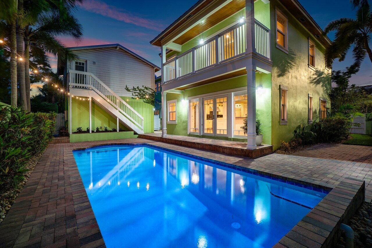 215 Vallette Way