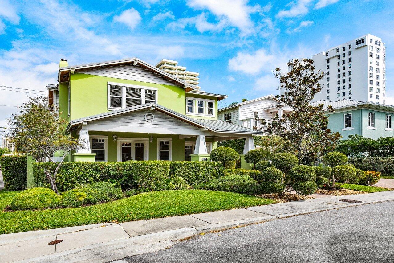 215 Vallette Way