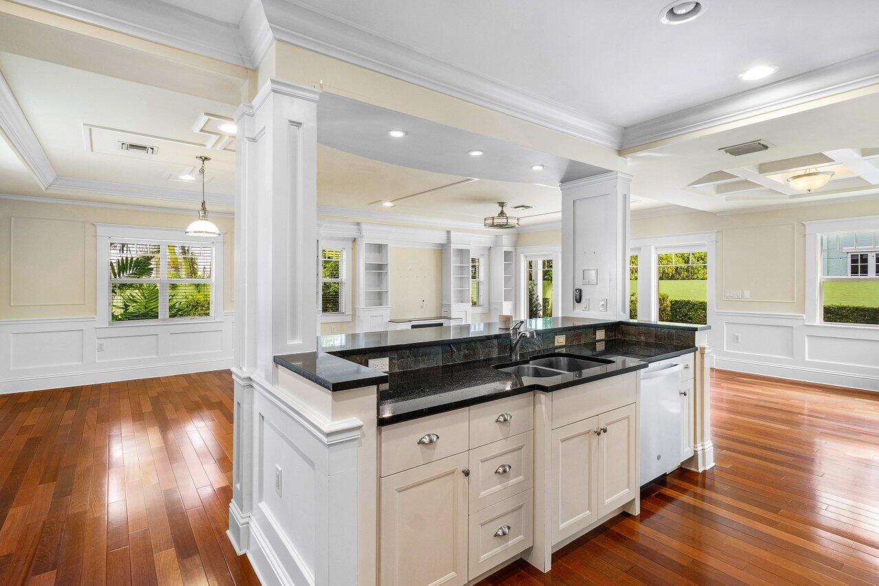 215 Vallette Way