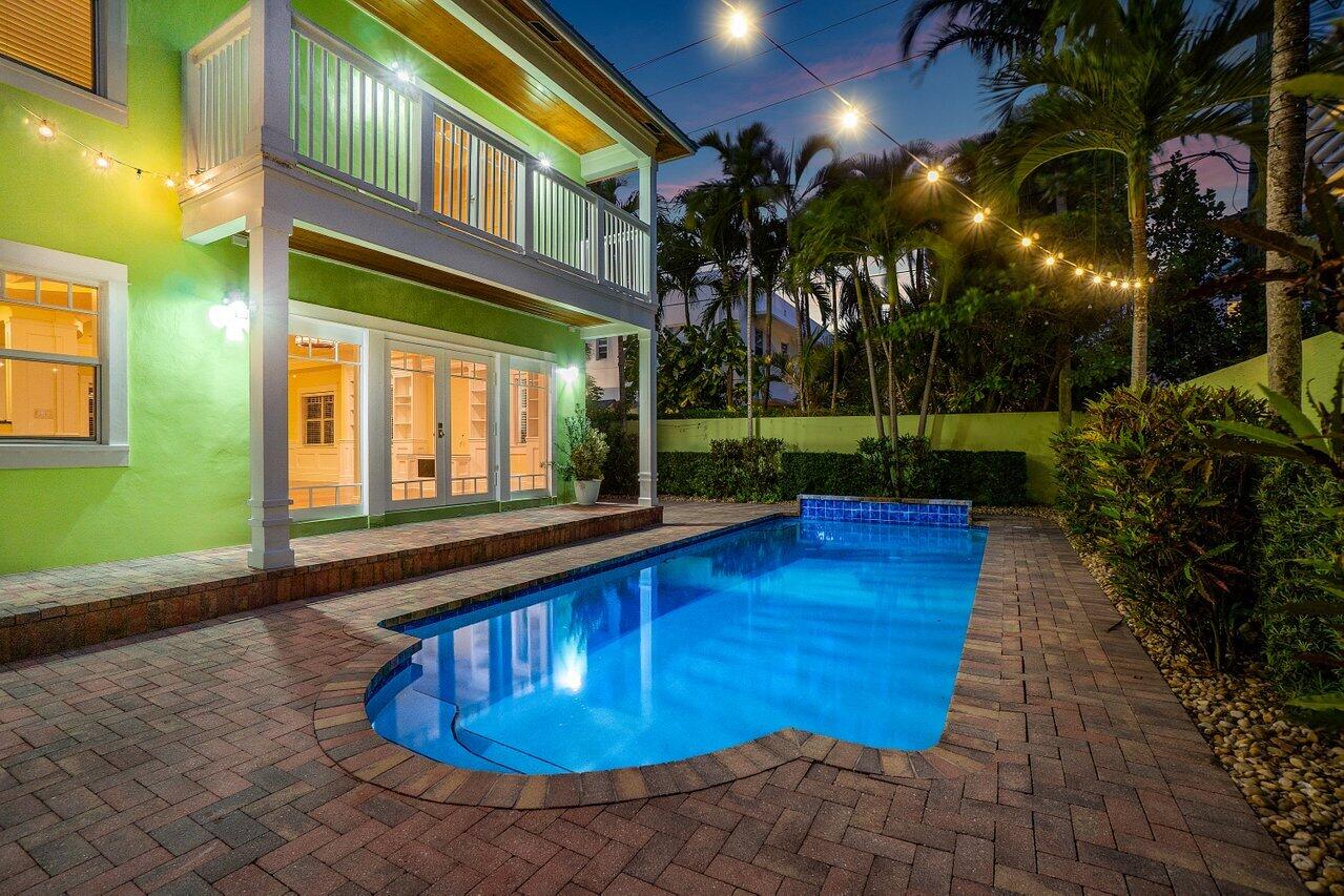215 Vallette Way
