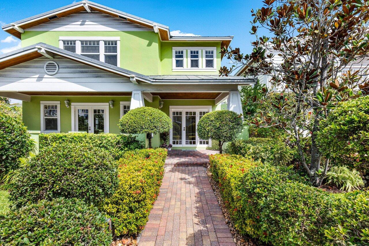 215 Vallette Way