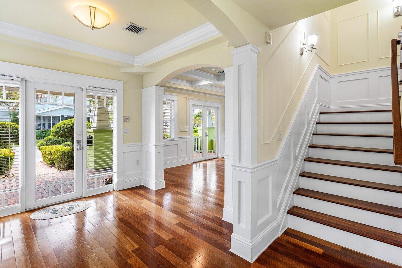 215 Vallette Way