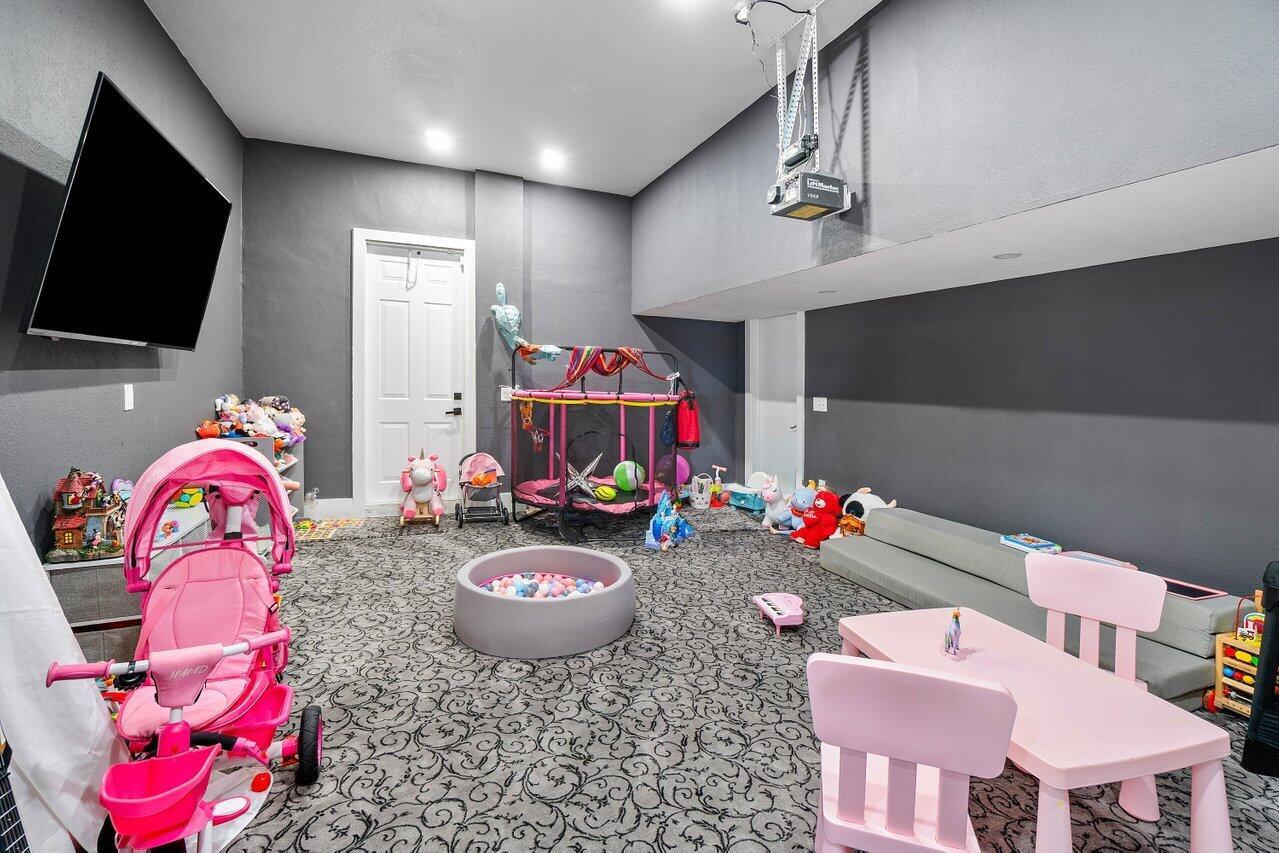 682 Cresta Circle