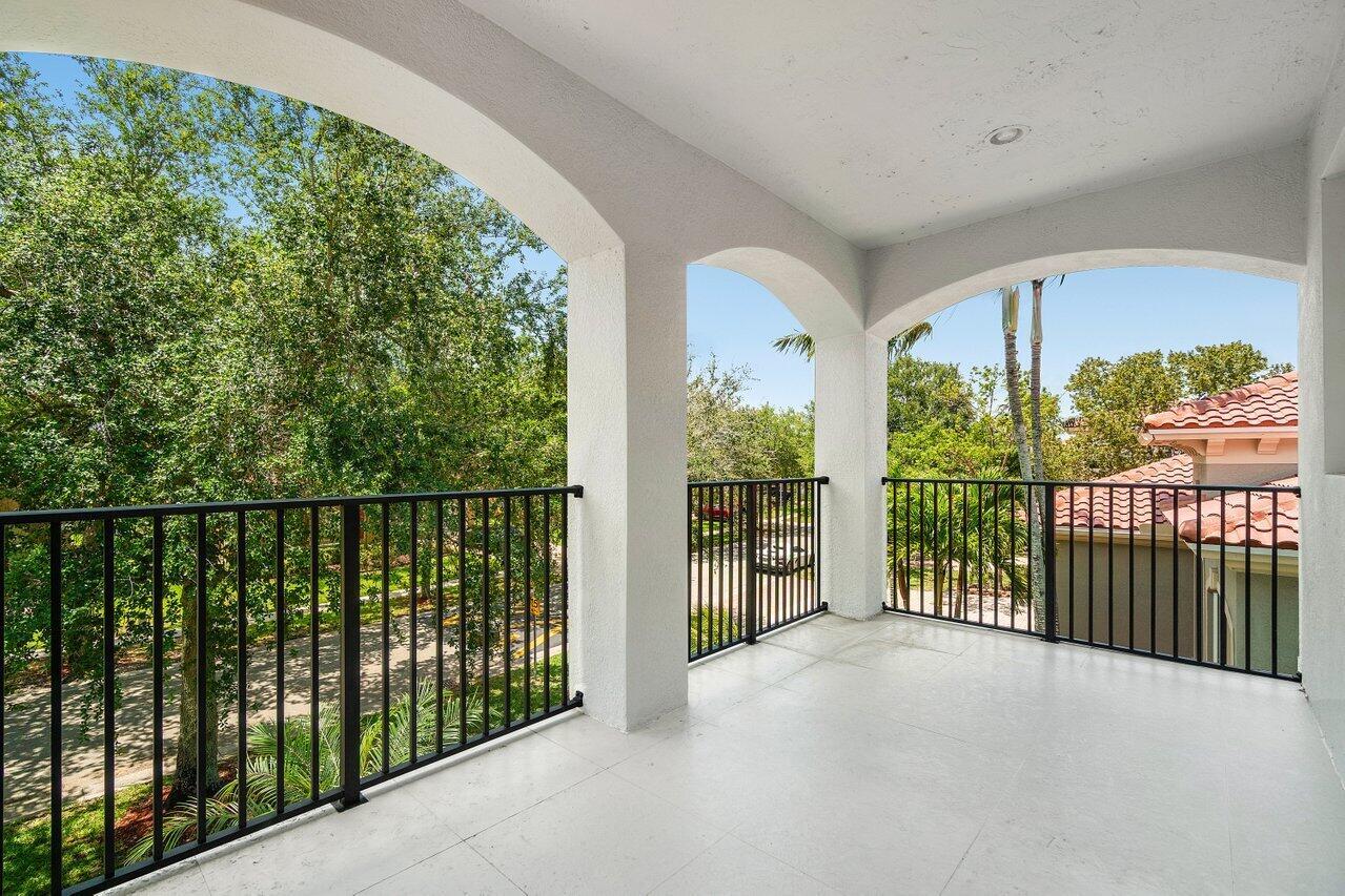 682 Cresta Circle