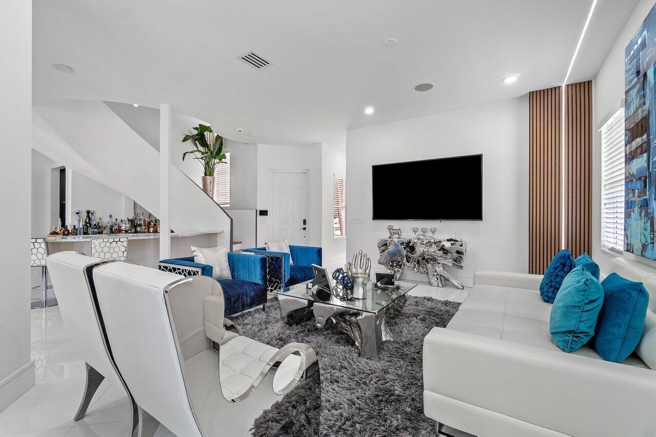 682 Cresta Circle